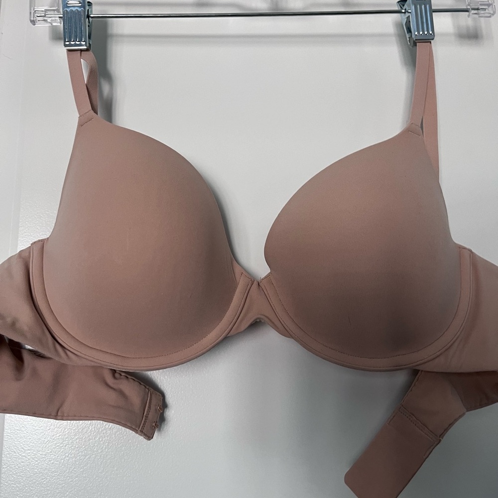 Skims- Fits everybody t-shirt bra.
